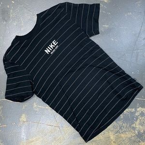 Nike SB Skateboard Shirt Black Est 2002 Small AQ4518-010